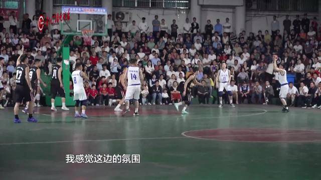 包含粉丝争相围观，篮球比赛场面火爆的词条