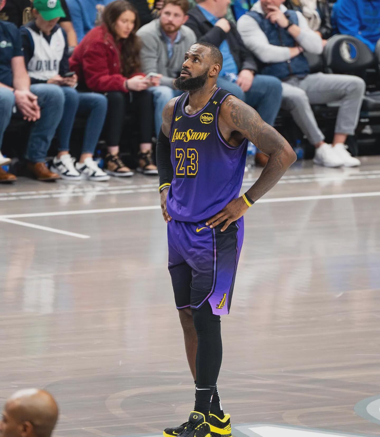 NBA总决赛：湖人队击败热火队夺冠